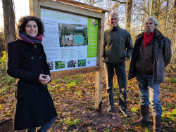 Infobord Hazelaarroute met rechts George Otter Infobord Hazelaarroute