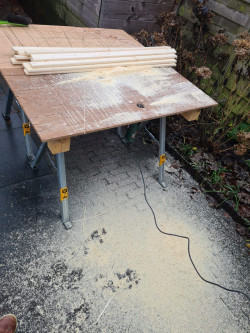 Hatsjie? Hout zagen..